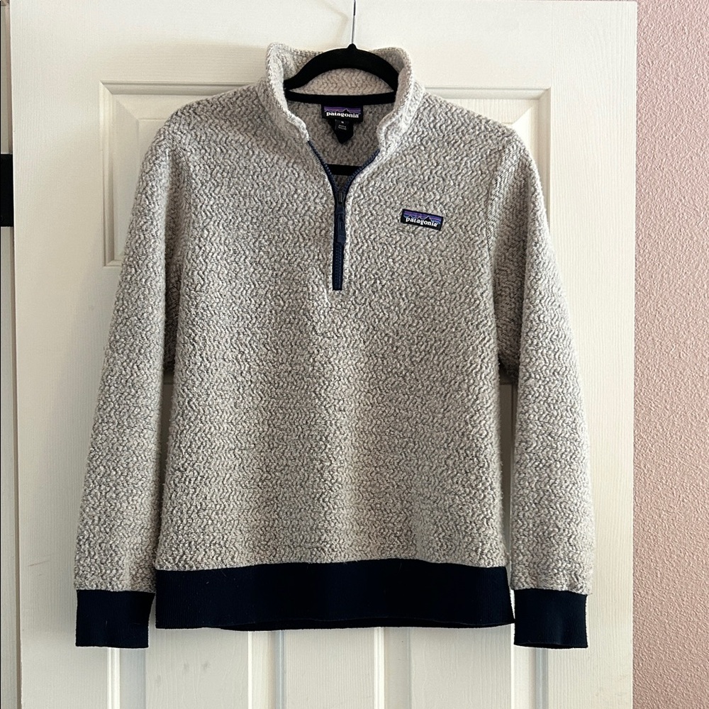 Patagonia Cream and Black Zip-Up women’s  Sweater